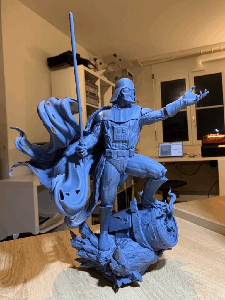 3D-Druck mit SLA Verfahren. Ein Model von Darth Vader